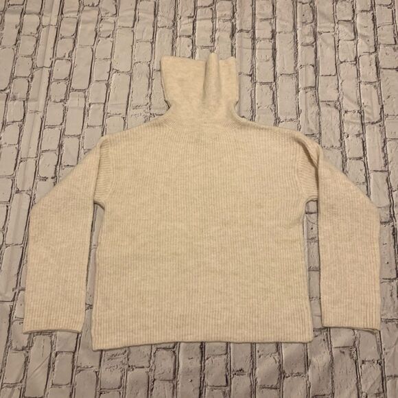 BB Dakota Turtleneck Ribbed sweater NWT Small - Picture 6 of 6